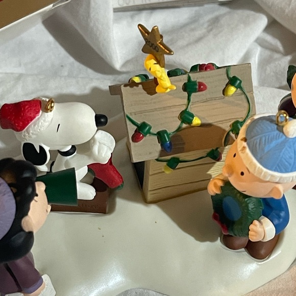 Hallmark Keepsake Ornament-Woodstock On Doghouse Snoopy Peanuts - Picture 11 of 13